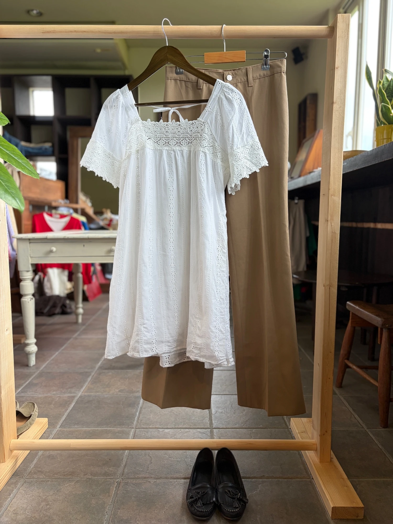 white cotton lace tops